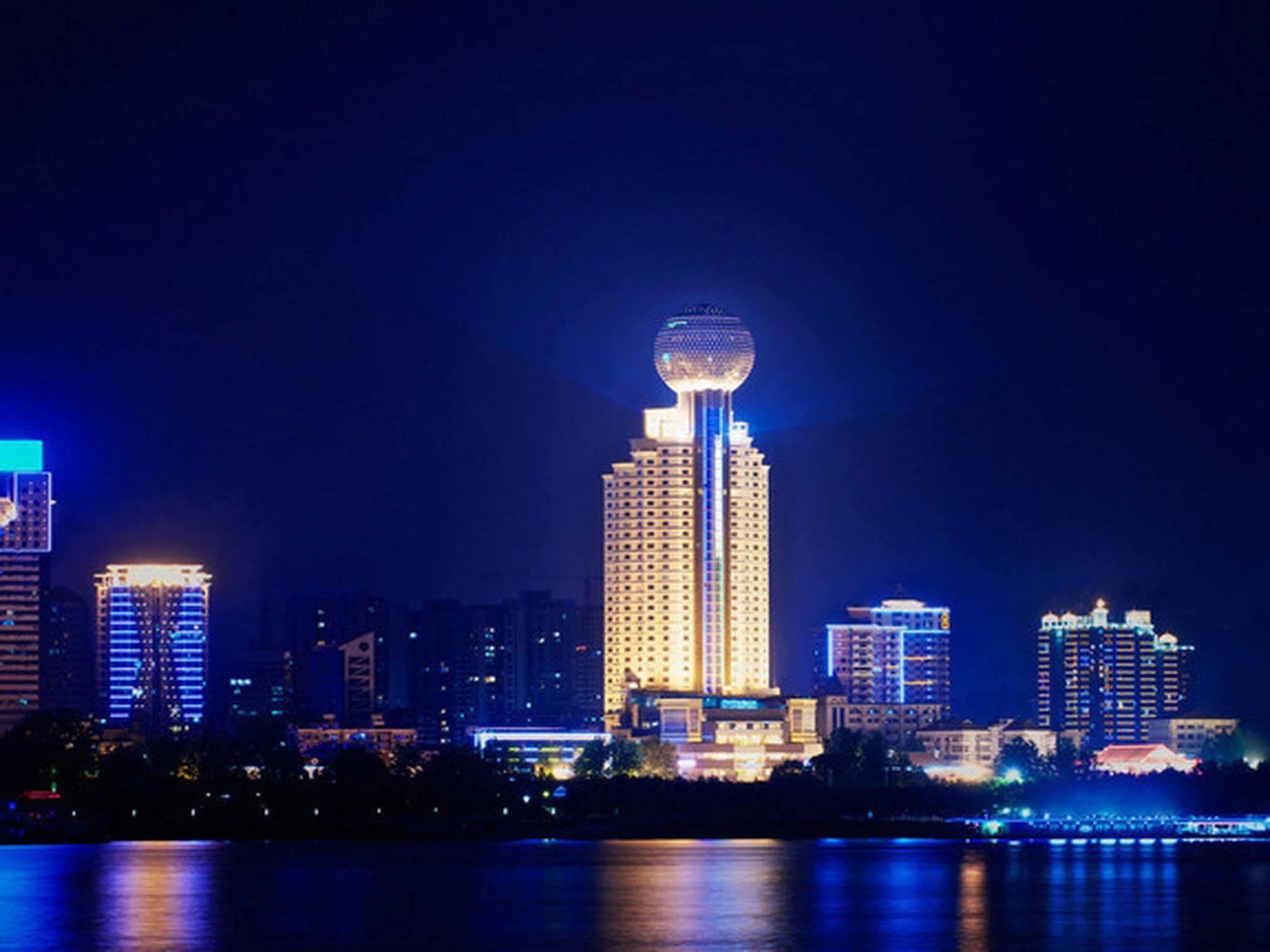 Howard Johnson Pearl Plaza Wuhan Buitenkant foto